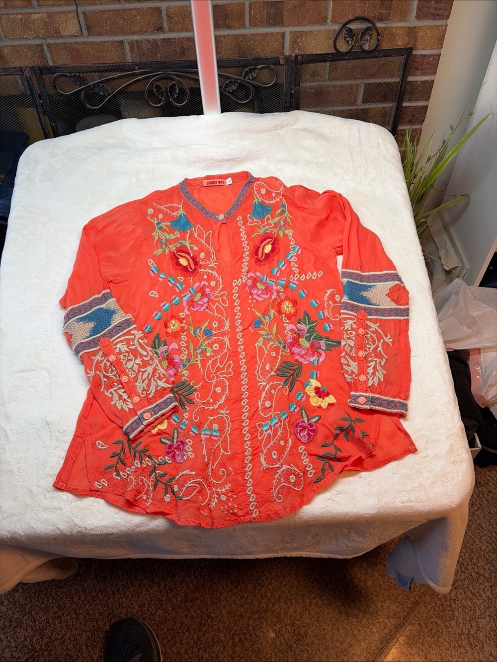 Johnny Was Women’s Coral Color & Embroidered Blouse Sz S
